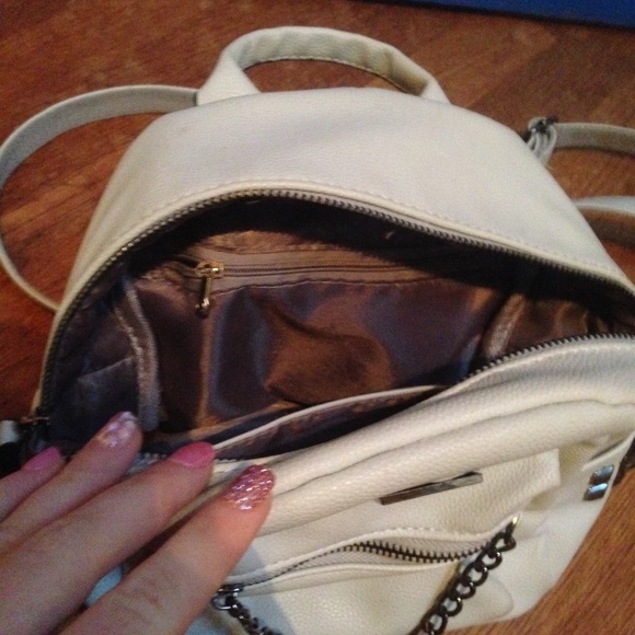 YBY white mini backpack💖 - Picture 4 of 4